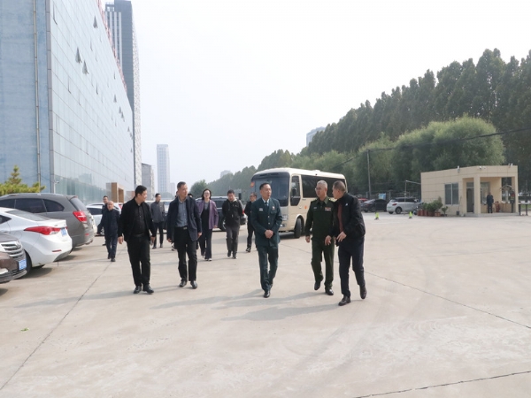 縣委常委、縣人武部部長及濟寧市軍分區(qū)調(diào)研小組到我公司調(diào)研產(chǎn)業(yè)融合